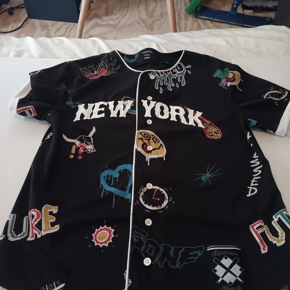 Rue 21 Mens Size SMALL Graphic Applique Short Sleeve Jersey Retro - Picture 2 of 7